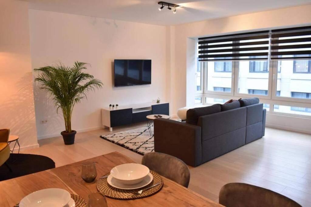 Vernieuwd Appartement Op 200M Van De Zee Остенде Экстерьер фото